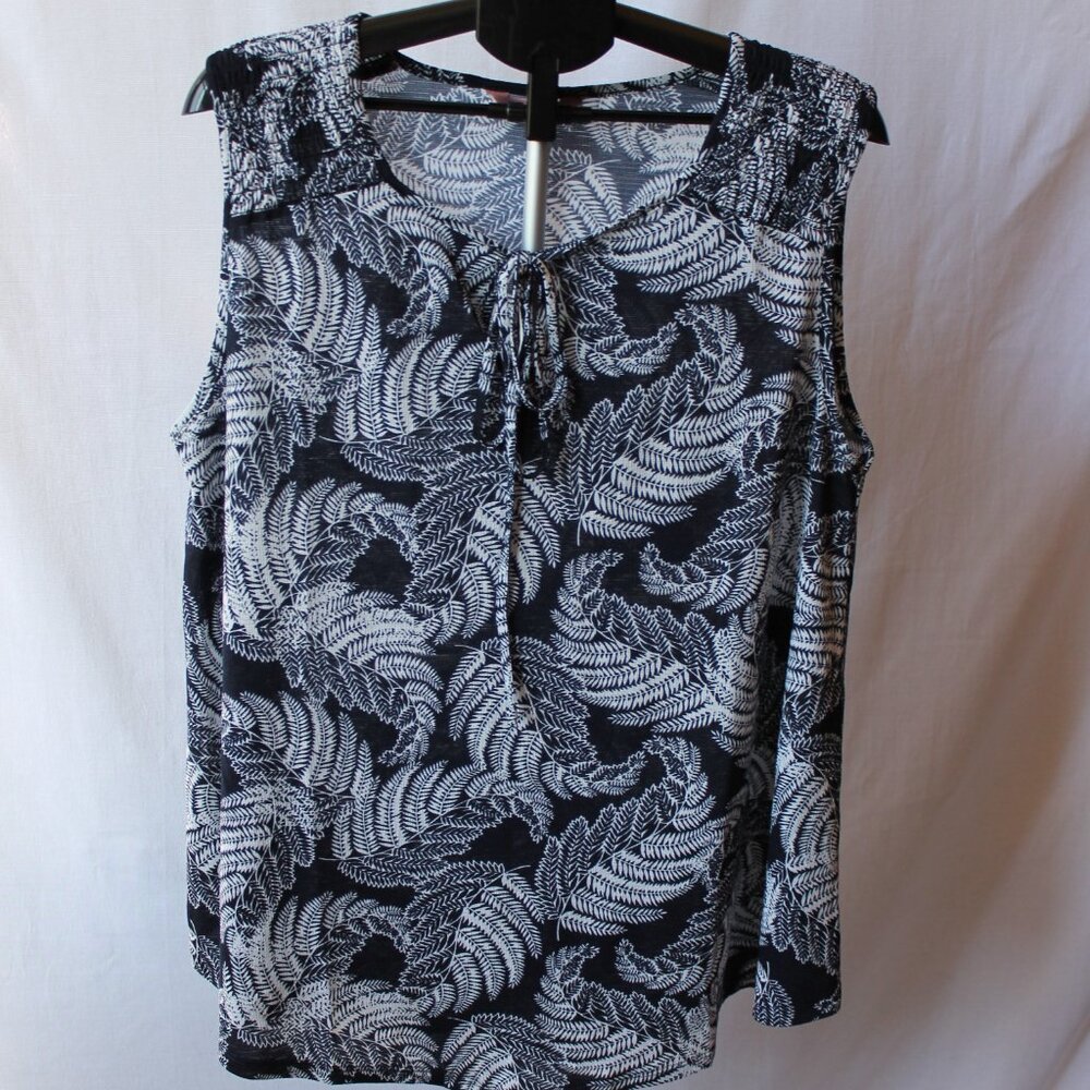 S/S 2X polyester/spandex blend Navy and White fern print sleeveless shirt.